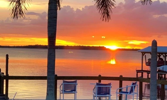 St. Cloud Hotel | Lakeside Inn and Cafe