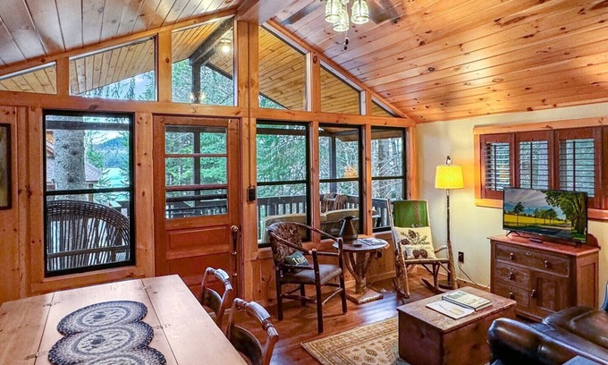 Inlet Cottage | Lakeside Lodge - Tree Top