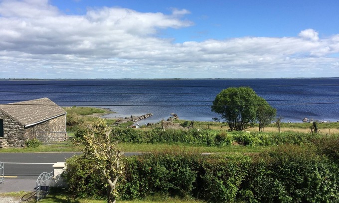 Tourmakeady Cottage | Lakeside Lough Mask shore