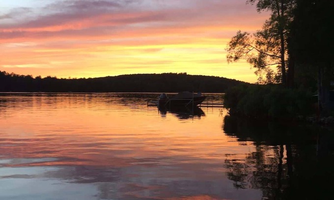Stanstead Township Ski Chalet | Lakeside Lovering - Spa - Le Carpe Diem