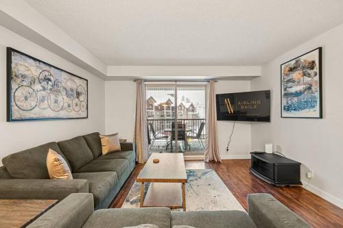 East Kootenay Apartment | Lakeside Memories, Pool, Hot Tub, Central
