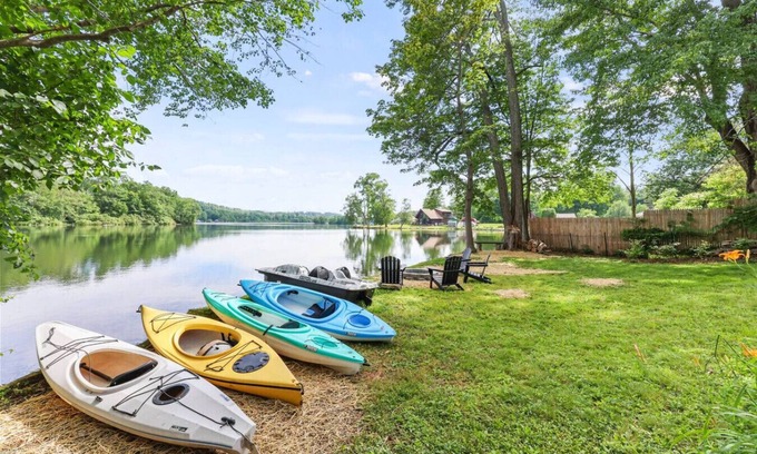 Cheshire House | Lakeside Oasis w/Kayaks & Charm