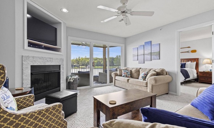 Camdenton Condo | Lakeside Paradise 2Bd w/Pool, Playground and More