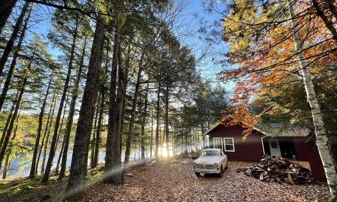 Queens Cottage | Lakeside retreat on Ponhook Lake