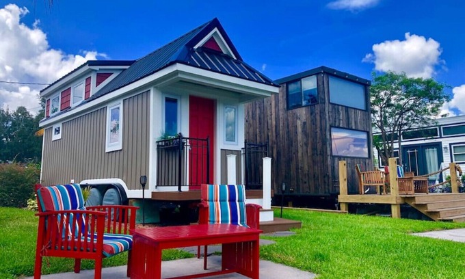 Northwest Orlando House | Lakeside Retreat · Lakeside Retreat Tiny House