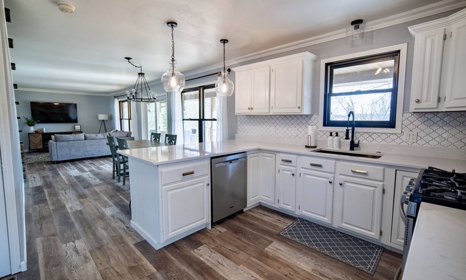 Faribault Cabin | Lakeside Retreat on 2 acres, Fire Pit, Large Deck, King Bed, Bunk Room, Modern