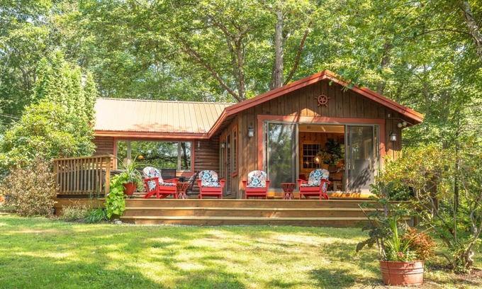 Naples Cabin | Lakeside Story - Log Cabin, Fire Pit, Beach!