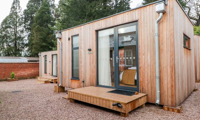 Macclesfield Cottage | LAKESIDE VILLAGE LODGES & THE POTTING SHED in Macclesfield