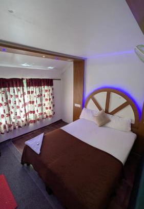 Khattalwada Boat Rental | Lakestar cruise