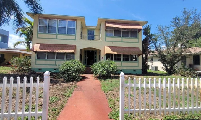 Crescent Lake Apartment | Lakeview Apt at Crescent Lake!