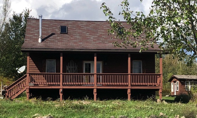 Emlenton Cabin | Lakeview cabin close to bike/hiking trails, the Allegheny River and more.
