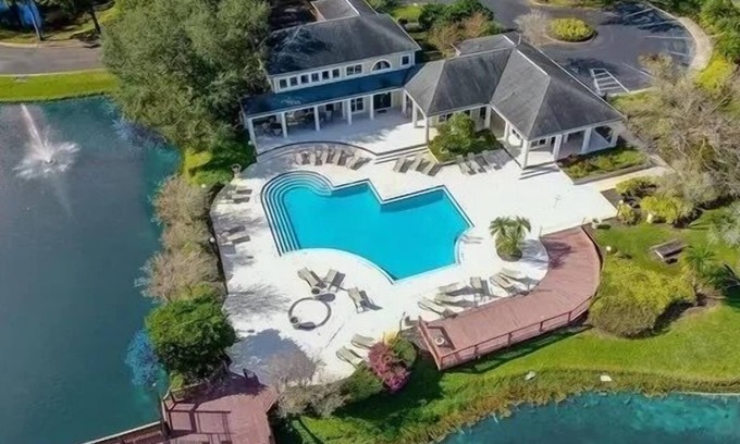 Carrollwood Condo | Lakeview Condo in Gated Community