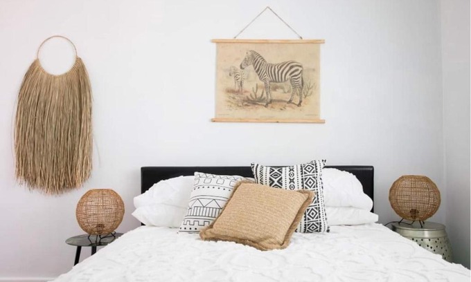 Oak Flats House | Lakeview Cottage Guestroom w/ ensuite