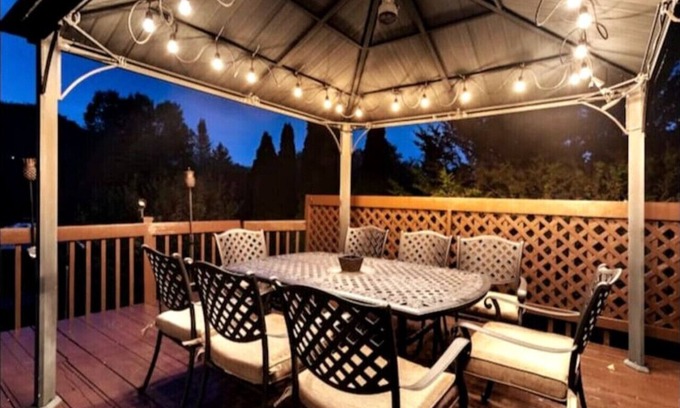 Penetanguishene House | Lakeview Getaway for Large Groups