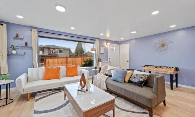Kennydale House | Lakeview Home in Renton, Walk to Beach, AC, Fenced