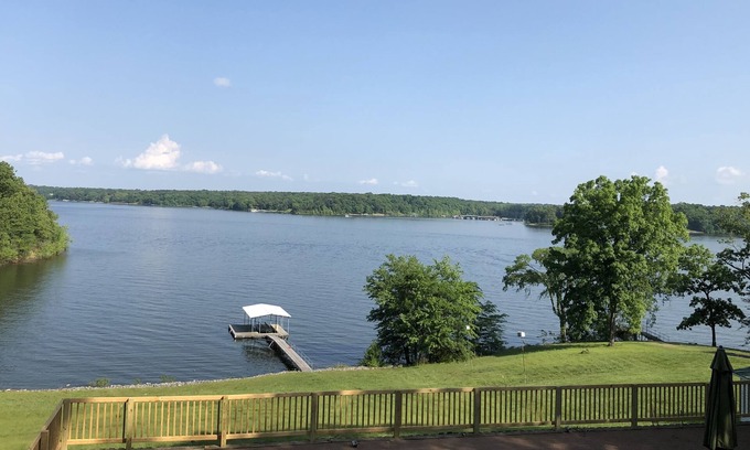 Benton Cottage | Lakeview Home on Kentucky Lake-Jonathan Creek, just off main Lake. Sleeps 6.