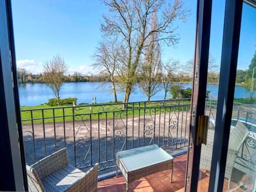 York House | Lakeview House 2x Hot Tub & Games Room