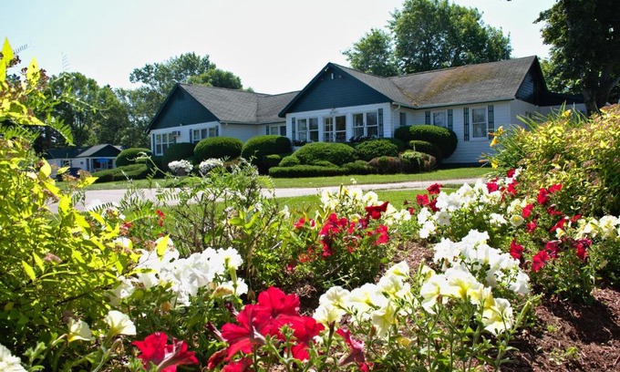 Green Gables House | Lakeview Lodge and Cottages