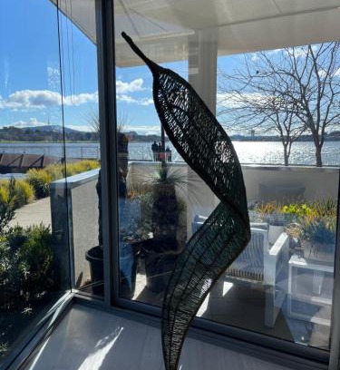 Kingston Apartment | Lakeview Luxe - EV charger, Pool, Gym, Location +