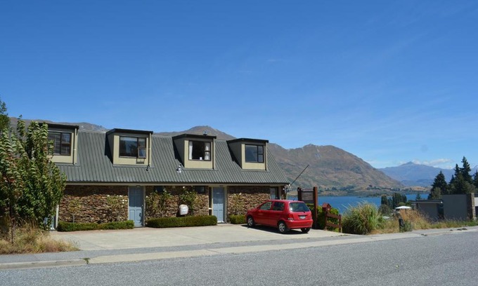 Wanaka Hotel | Lakeview Motel