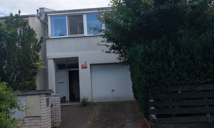 Prague 21 House | Lakmat - 2 bedrooms in a quiet neighbourhood in Prague