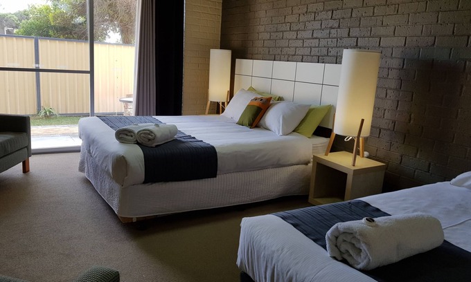 Lancelin Hotel | Lancelin Sands Hotel