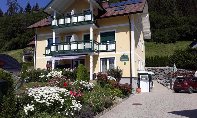 Thorl Apartment | LANDHAUS JASMIN ausgezeichnet mit 4 Kristallen - FW Kammblick