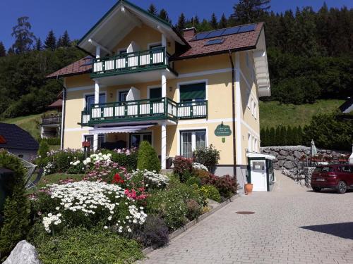 Thorl Apartment | LANDHAUS JASMIN ausgezeichnet mit 4 Kristallen - FW Sarsteinblick