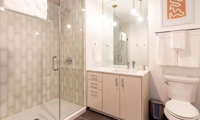 Buckman Neighborhood Apartment | Landing at 5 MLK - 2 Bedrooms in Southeast Portland