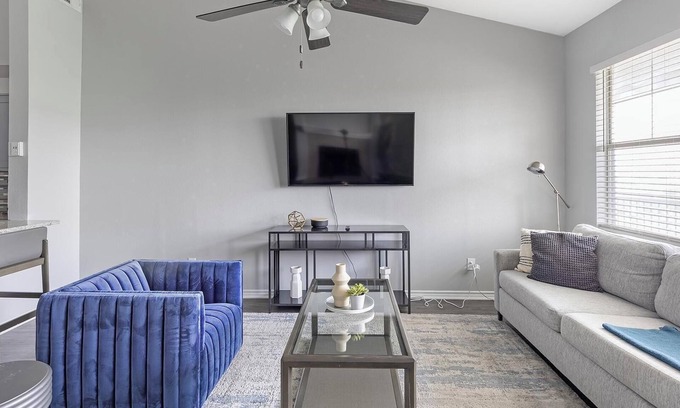 Fossil Creek Apartment | Landing at Hidden Lakes - 1 Bedroom in North Fo.