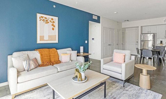 West Dallas Apartment | Landing at Lofts at Sylvan Thirty - 2 Bedrooms .