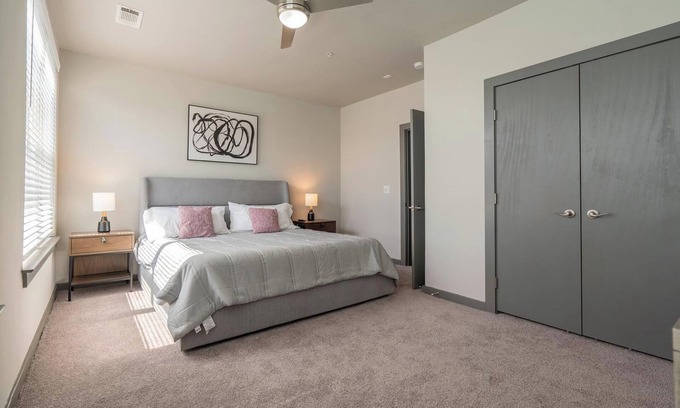 Tobin Hill Apartment | Landing at Lofts on Main - 2 Bedrooms in Tobin .