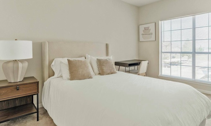 Southbelt/Ellington Apartment | Landing at Settlers Ranch - 1 Bedroom in South .