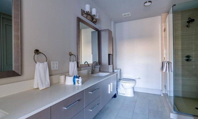 Hunters Creek Village Apartment | Landing at The Hayworth - 2 Bedrooms in Westside
