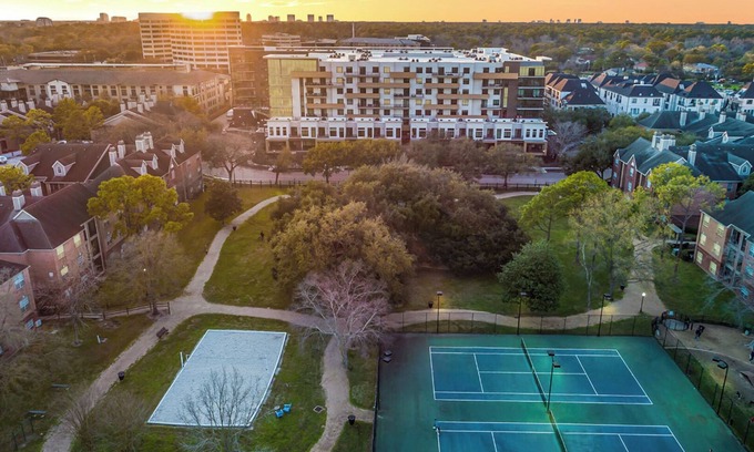 Houston Apartment | Landing at The Hayworth - 2 Bedrooms in Westside