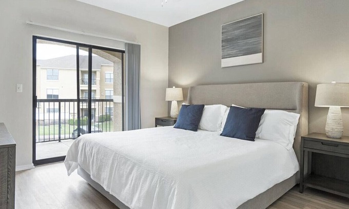 Lewisville Apartment | Landing at Villas of Vista Ridge - 3 Bedrooms in Downtown Lewisville