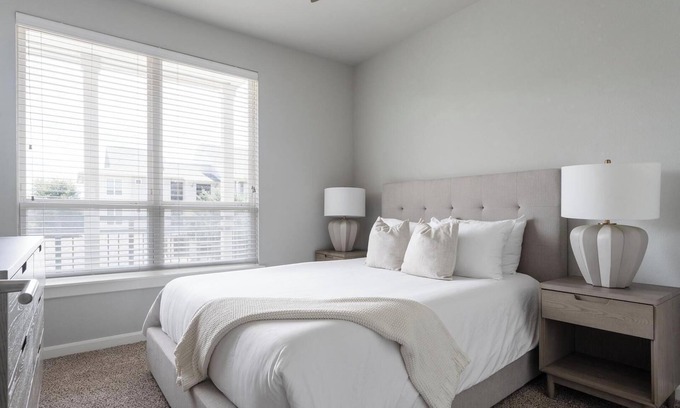 Buda Apartment | Landing | Modern 1BD, Gym, Clubhouse