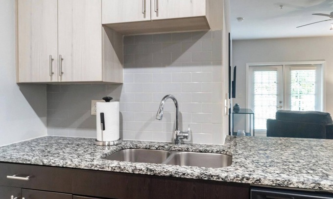 Charlotte Apartment | Landing | Modern 2BD, Clubhouse, Gym