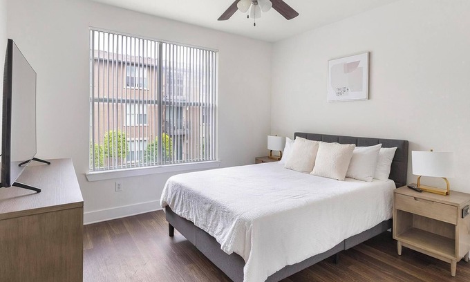 Park Central Apartment | Landing | Spectacular 2BD, Gym, Pool