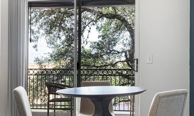 Stone Oak Apartment | Landing | Spectacular 1BD, Gym