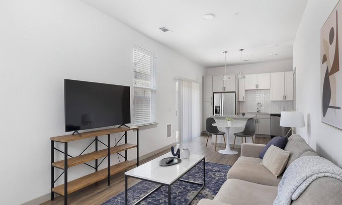 Fort Worth Apartment | Landing | Stunning 1BD, Yoga Studio, Clubhouse