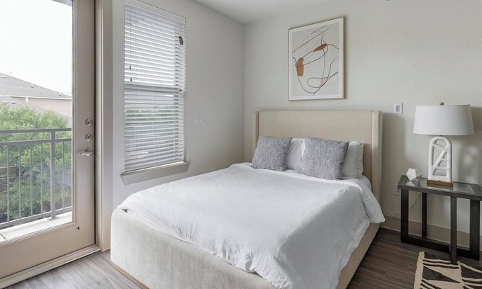 Dallas Apartment | Landing | Stunning Studio, Gym, Pool