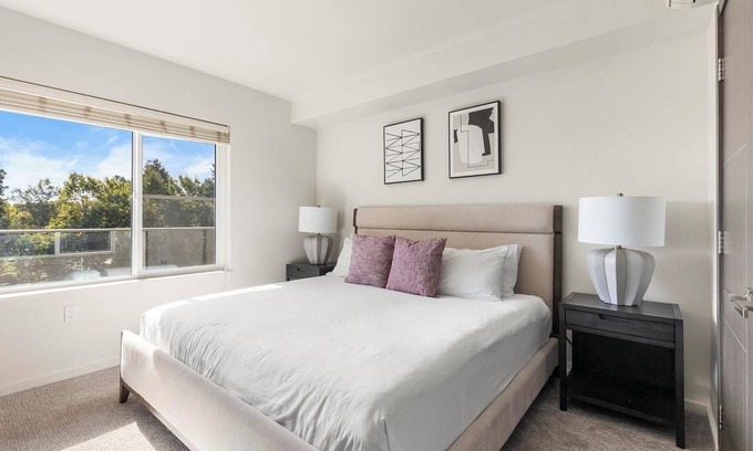 Hayden Island Apartment | Landing | Stylish 1BD, Gym, Clubhouse