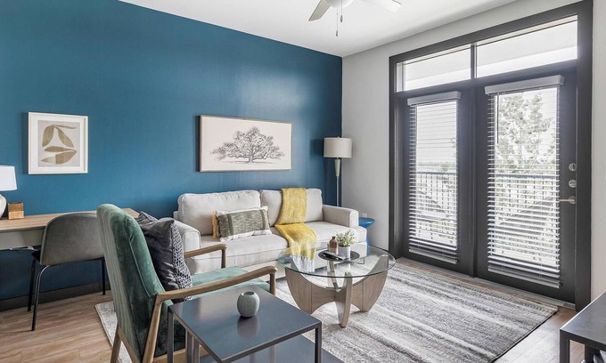 Buda Apartment | Landing | Stylish 1BD in Brooks Crossing