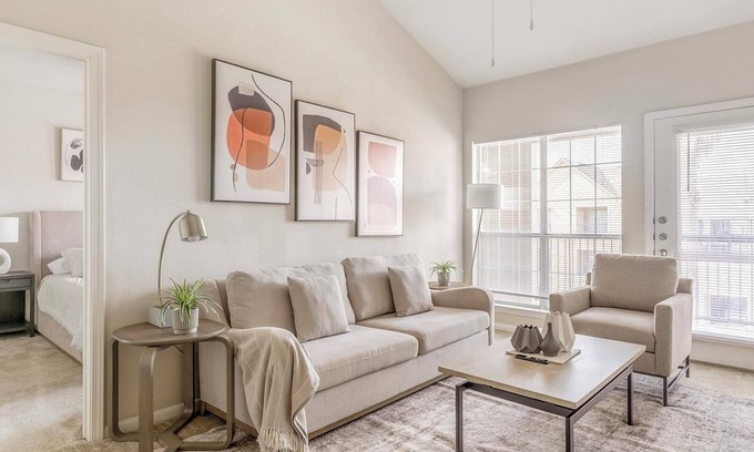 Southbelt/Ellington Apartment | Landing | Stylish 2BD, Gym, Clubhouse