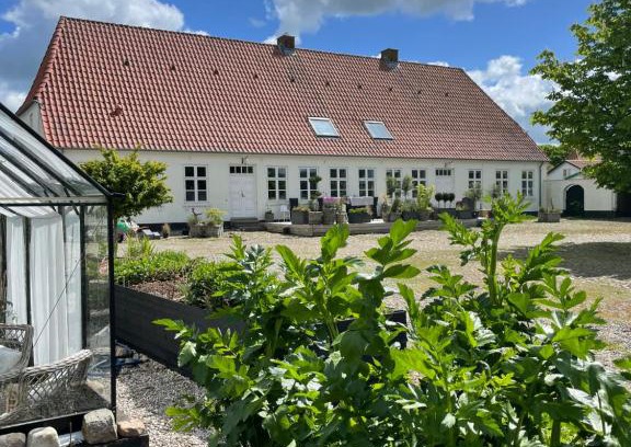 Genner Apartment | Landligt ophold på Midtgård
