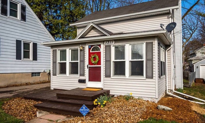 Lansing House | Lansing home: Between MSU and Old Town