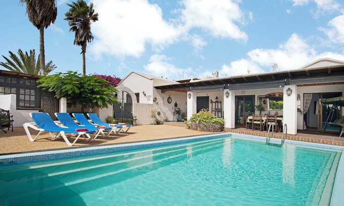 Tahiche Villa | Lanzarote Rural Villa "Casa Albryna Lanzarote" with Mountain View, Pool & Garden