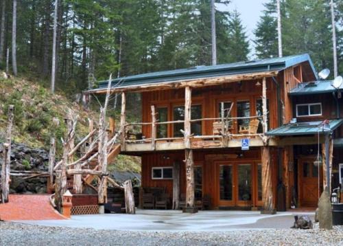 Saginaw Bed & Breakfast | LANZAROTTA Bed and Breakfast close to Eugene