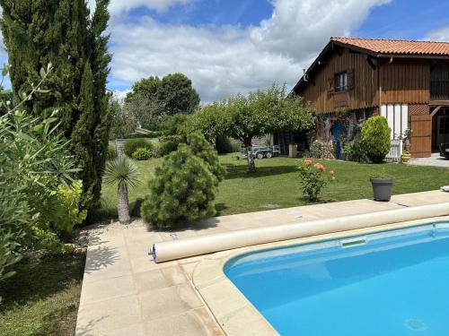 Benquet House | Larchet